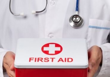 Kits médicaux pour le Sahara. Clinique mobile pour les soins médicaux.
